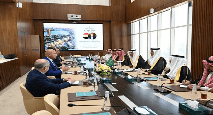 بالصور .. تعاون مصرى سعودى لتطوير صناعات النقل والطاقة المتجددة