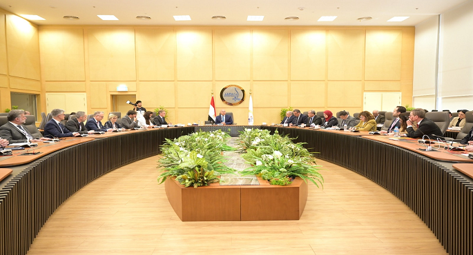 بالصور.. وزير الصناعة والنقل يبحث مع ممثلي 29 شركة ومؤسسة فرنسية فرص الاستثمار بالسوق المصرى فى مجالى الصناعة والنقل