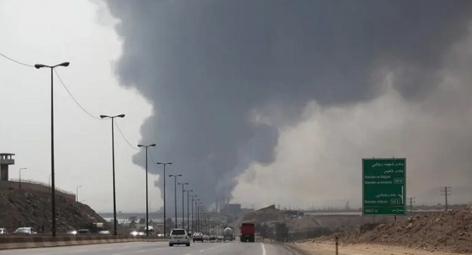 بعد حادث ميناء رجائى.. انفجار جديد يهز مستودع بارود بإيران