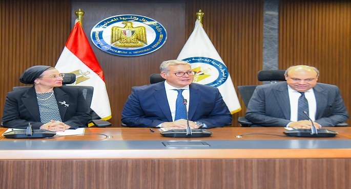 وزراء البترول والبيئة والطيران يبحثون التعاون فى إنتاج وقود الطائرات المستدام
