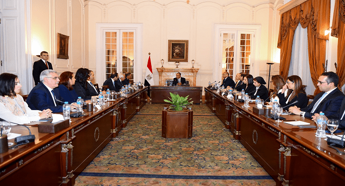 بالصور .. وزير الخارجية والهجرة يلتقى بغرفة التجارة الأمريكية بالقاهرة