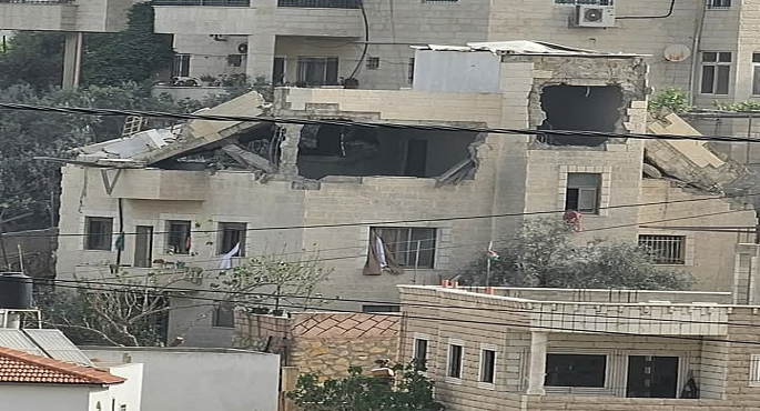 الاحتلال يفجر منزل الشهيد مجاهد منصور في دير إبزيع غرب رام الله