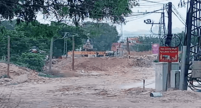 الاحتلال ينصب بوابة حديدية على مدخل مخيم جنين الغربى