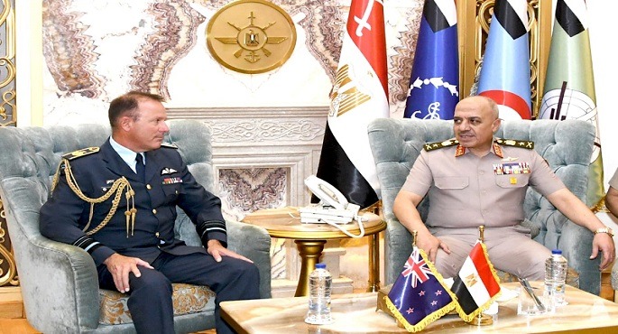 بالفيديو والصور.. رئيس أركان حرب القوات المسلحة يبحث مع قائد قوة دفاع نيوزيلندا تعزيز علاقات التعاون العسكرى
