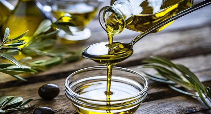 إضافة زيت الزيتون إلى طبق الفول يدعم الهضم وصحة قلبك