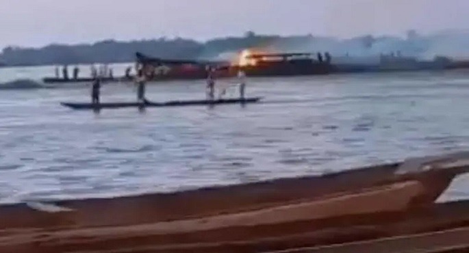 ارتفاع حصيلة وفيات حادث حريق وغرق قارب فى الكونغو إلى 148 شخصًا وأكثر من 100 مفقود