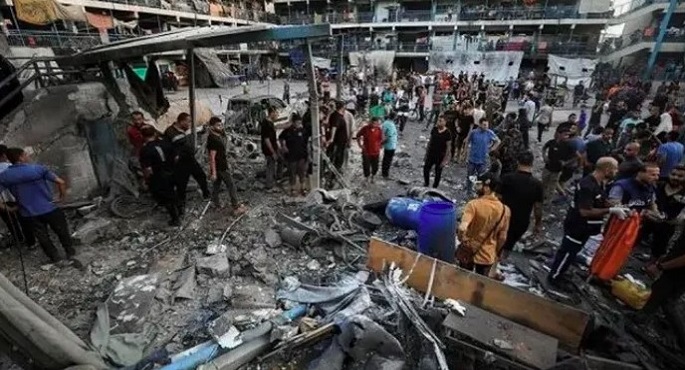 الأونروا: الاحتلال الإسرائيلى قصف عيادة تأوى 735 شخصا