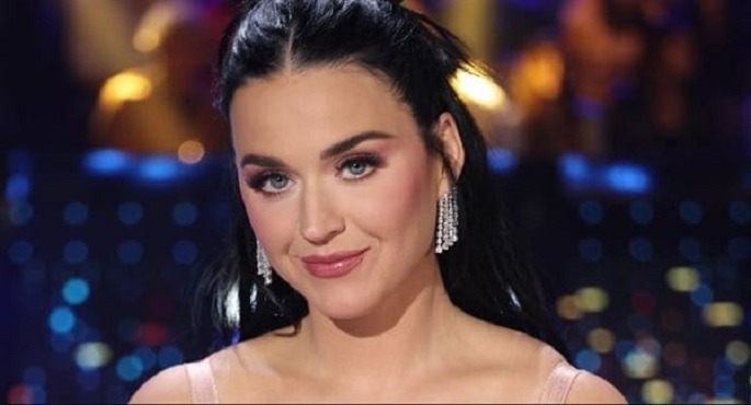 مغنية أمريكية شهيرة تستعد للقيام برحلة سياحية إلى الفضاء