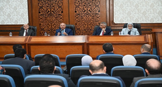 الوزير يبحث مع محافظى ومستثمرى الأقصر وأسوان تحديات المناطق الصناعية