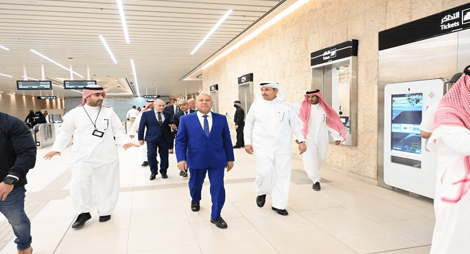 بالصور .. وزير الصناعة والنقل ونظيره السعودى فى زيارة هامة لمترو الرياض