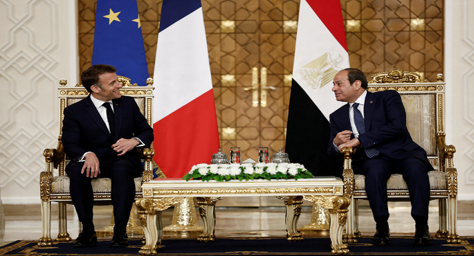 مباحثات قمة مصرية – فرنسية ثنائية وموسعة وتوقيع إعلان مشترك لترفيع العلاقات