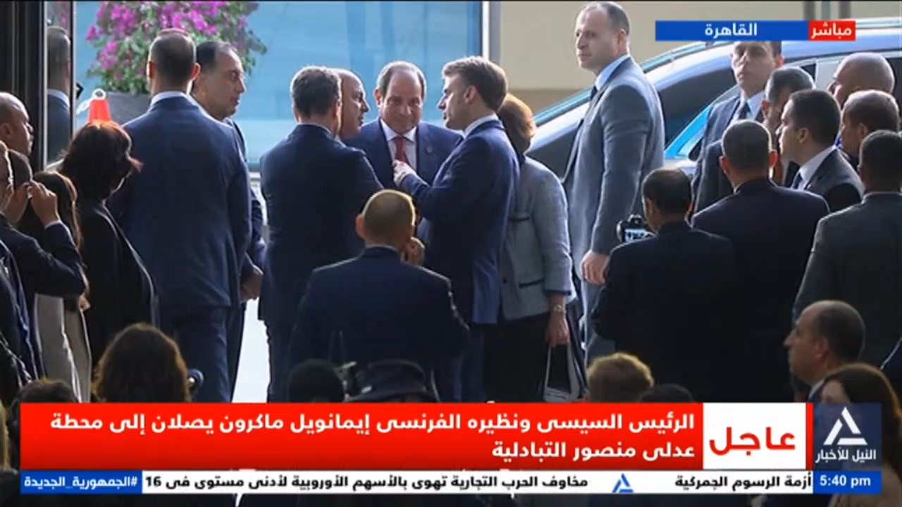 الرئيس السيسي ونظيره الفرنسى إيمانويل ماكرون يتفقدان محطة عدلى منصور التبادلية