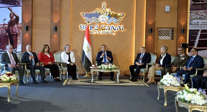 بالصور.. مدبولى يدعو سفراء أجانب لعودة سفن الشحن عبر قناة السويس مع تحسن أمن الملاحة