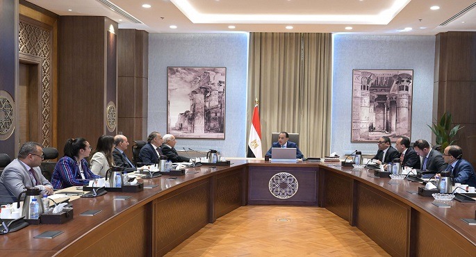 مدبولى يستعرض مع اللجنة الاستشارية للشئون السياسية موقف عددٍ من القضايا الإقليمية والدولية