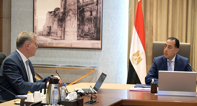 مدبولى يؤكد اهتمام الدولة بقطاع البترول وإتاحة المزيد من المحفزات والتيسيرات للمستثمرين