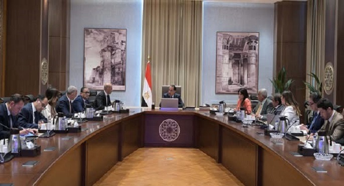بالصور.. رئيس الوزراء يبحث سبل تعزيز الشراكة مع القطاع الخاص في ملف المدارس الفنية المتخصصة
