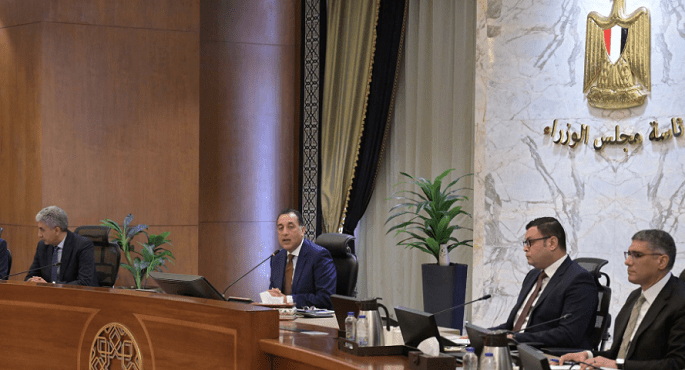 مدبولى يتابع الموقف التنفيذى للأعمال بالمنطقة الأثرية بالأهرامات ومخططات إحياء “نزلة السمان” كمقصد سياحى