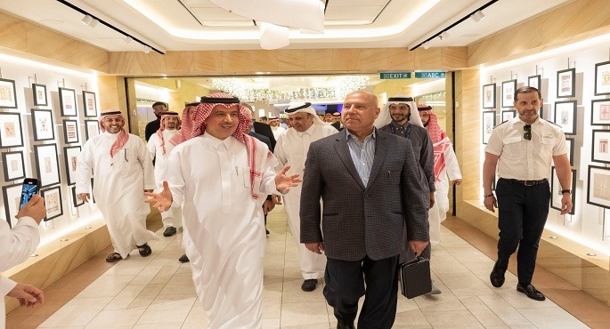 وزير الصناعة يقوم بجولة تفقدية هامة بميناء جدة الإسلامى