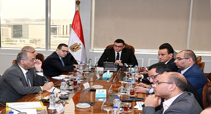 وزير الإسكان يجتمع مع مسئولي شركة “فاوندرز” لاستعراض عدد من الفرص الاستثمارية والخطة الترويجية