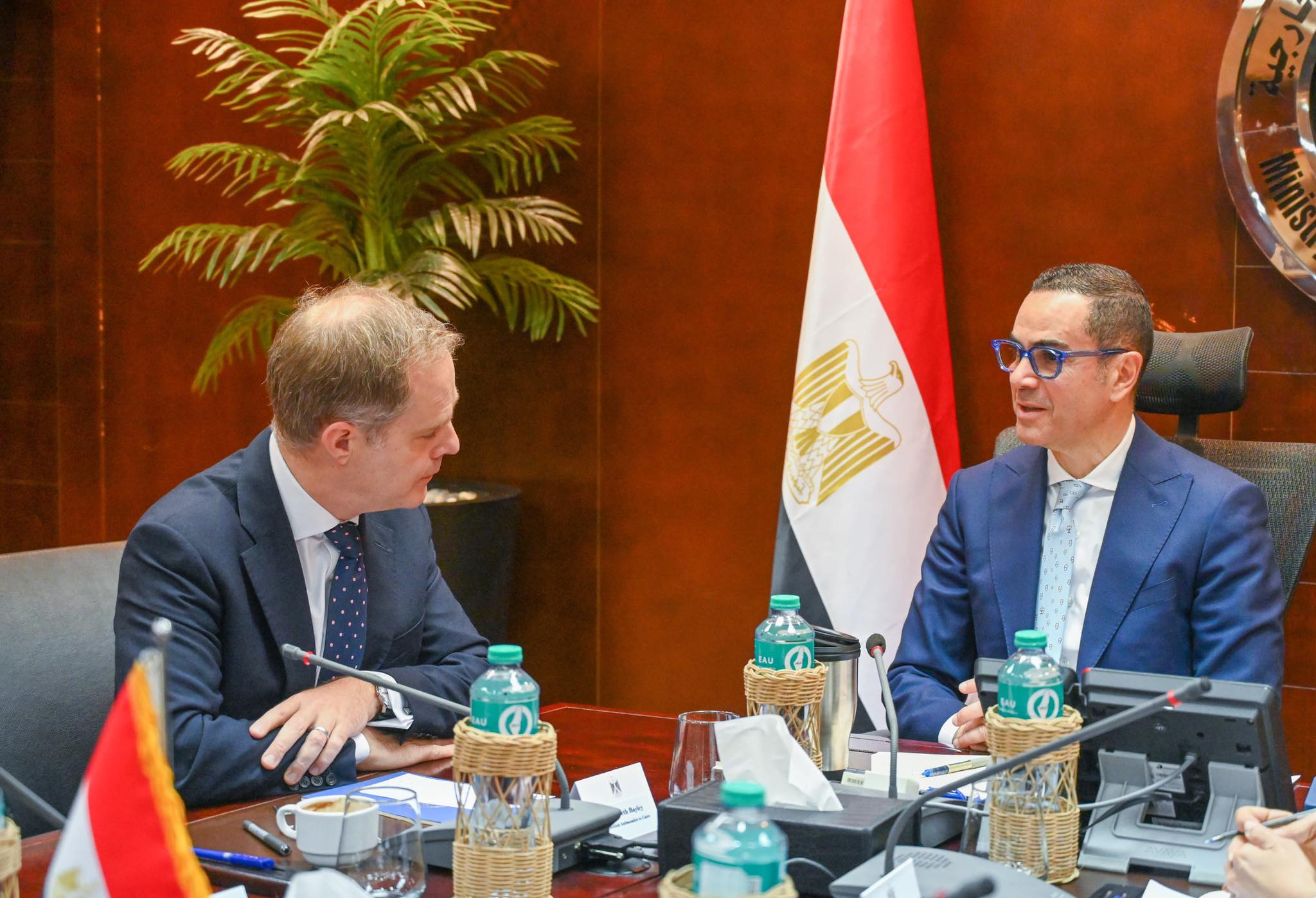 وزير الاستثمار يبحث مع السفير البريطانى بالقاهرة سبل تعزيز التعاون الاقتصادى