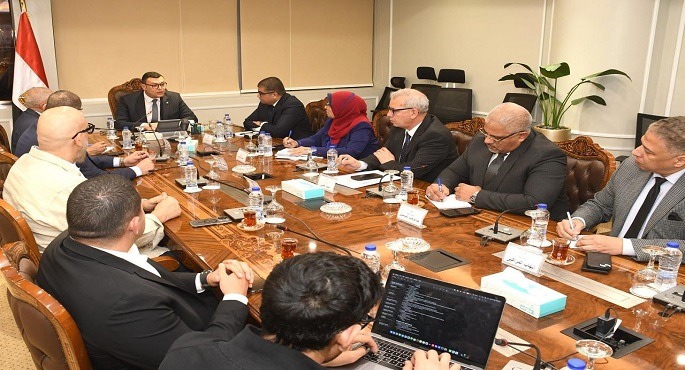 بالصور.. وزير الإسكان يستعرض مع مسئولى “منصة مصر العقارية” أوجه التعاون بملف التحول الرقمى