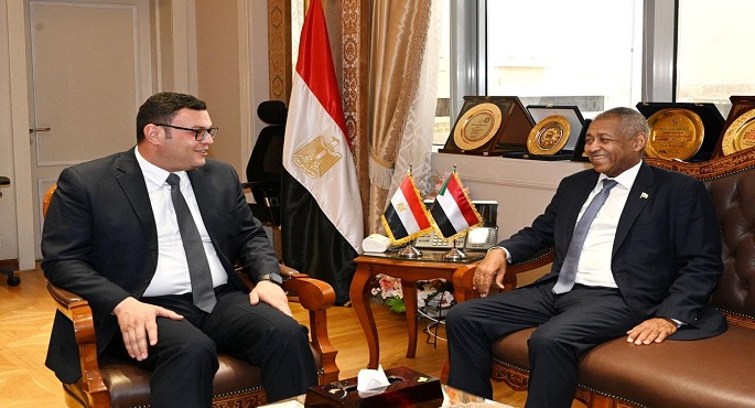 بالصور.. وزير الإسكان يستقبل السفير السودانى لبحث تعزيز فرص ومجالات التعاون