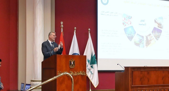 بالصور.. وزير البترول يبحث مع رؤساء الشركات والهيئات مستجدات الأعمال والخطط المستقبلية