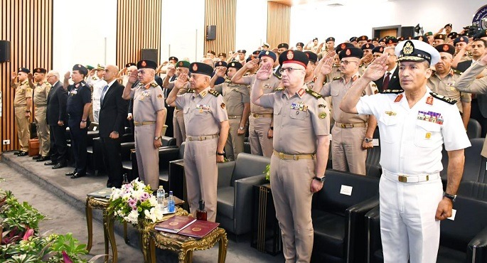 بالفيديو.. وزير الدفاع يشهد مناقشة البحث الرئيسى لمركز الدراسات الاستراتيجية