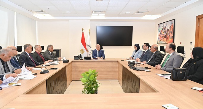 بالصور.. وزير الرى عددا من أعضاء مجلسى النواب والشيوخ لمناقشة طلبات المواطنين