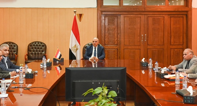 بالصور.. وزير الرى يبحث مقترح تنفيذ مشروع رقمنة المساقى الخصوصية