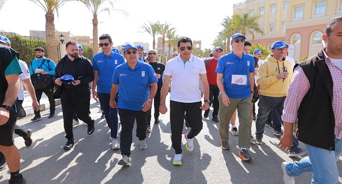 بالصور.. وزير الرياضة يشهد إطلاق أكبر ماراثون من أجل التعليم المتميز بالجامعة البريطانية