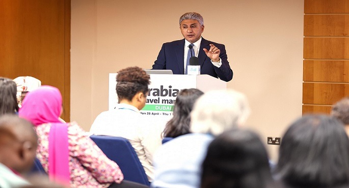 بالصور.. وزير السياحة يلتقى عدداً من أهم كبرى وسائل الإعلام فى ختام زيارته للإمارات