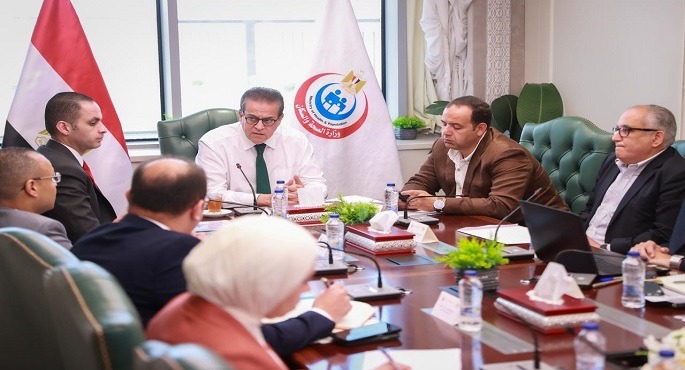 بالصور.. وزير الصحة يعقد اجتماعاً لبحث آليات تطوير وحوكمة منظومة العلاج على نفقة الدولة