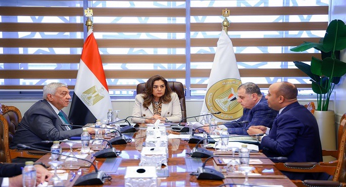 وزيرة التنمية المحلية تتابع سير العمل فى منظومتى التصالح على مخالفات البناء وتراخيص المحال العامة