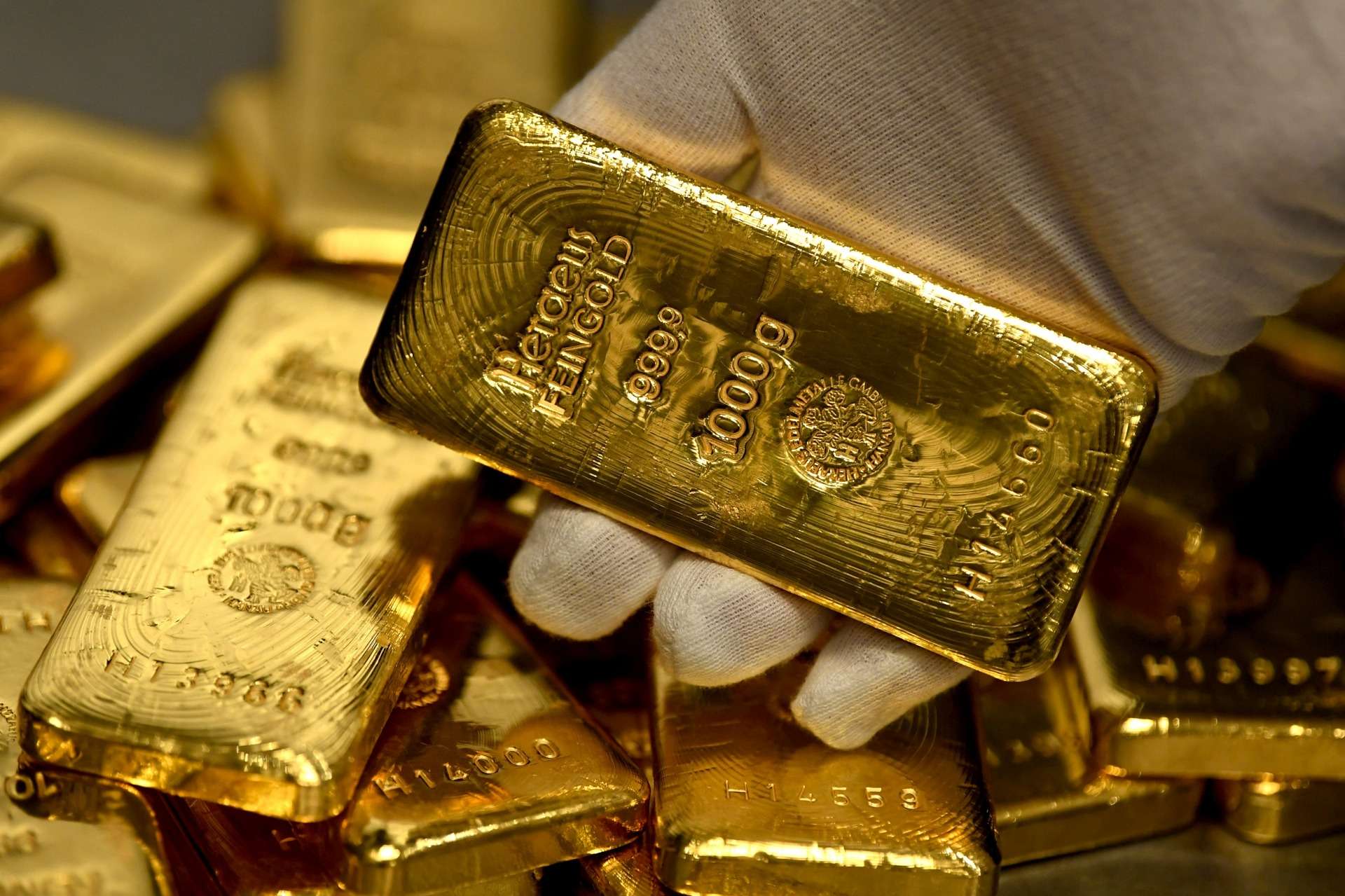 الذهب يتجه للارتفاع للأسبوع الثامن على خلفية الطلب القوي على الملاذ الآمن