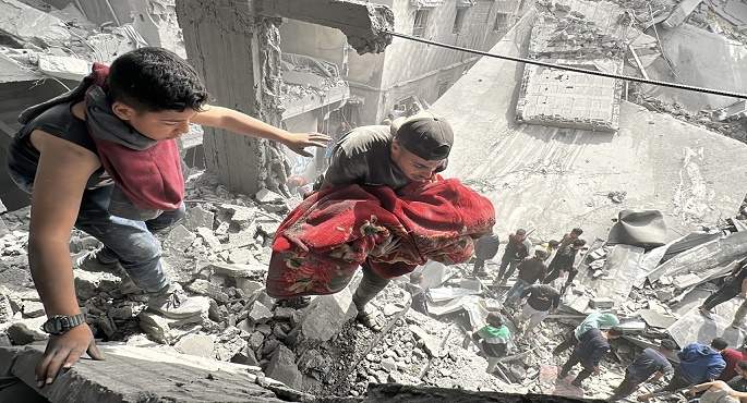 استشهاد فلسطينيين وإصابة آخرين فى قصف مدينتى خان يونس ودير البلح بغزة