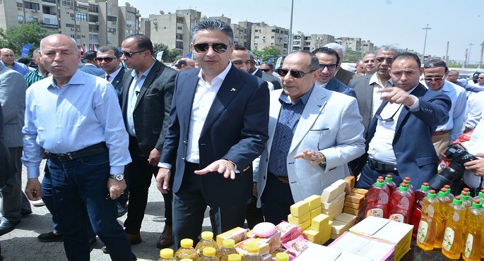 بالصور.. وزير التموين ومحافظ القاهرة يفتتحان سوق اليوم الواحد بمدينة نصر الواحد