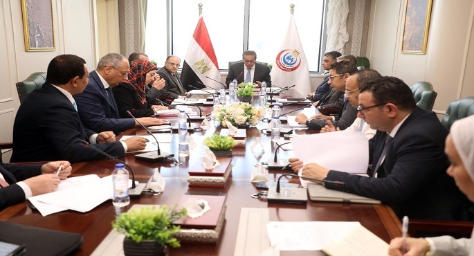 وزير الصحة يناقش الموارد المالية لصندوق مواجهة الطوارئ الطبية
