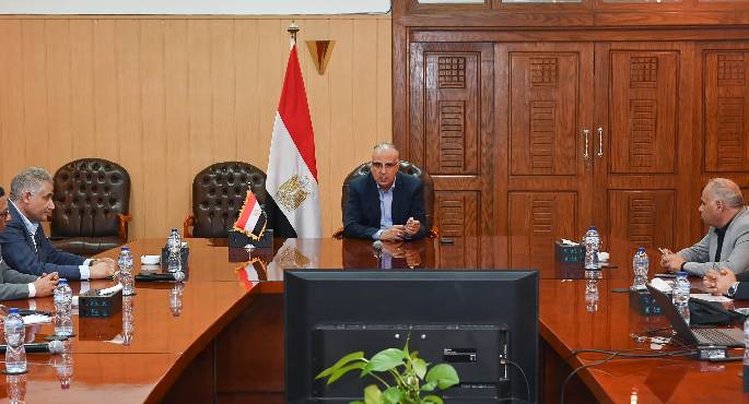وزير الرى يتابع حالة المنظومة المائية وتطهيرات الترع والاستعداد لفترة أقصى الاحتياجات المائية