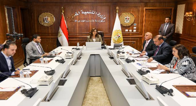 وزيرة التنمية المحلية تتابع الموقف التنفيذى لمشروعات الخطة الاستثمارية ومنظومة التصالح