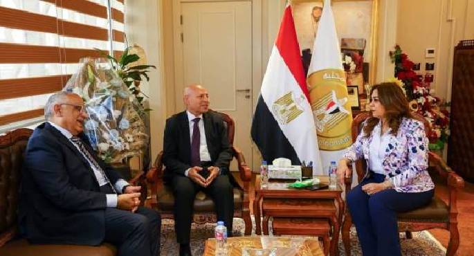 وزيرة التنمية المحلية تبحث جهود إعادة المظهر الحضارى لشوارع مصر الجديدة