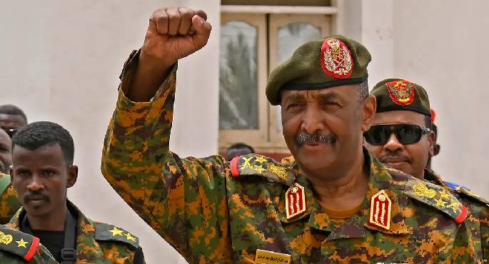 البرهان يصدر مرسوماً دستورياً يقضى بتعيين “الطيب” رئيسا جديدا للحكومة السودانية