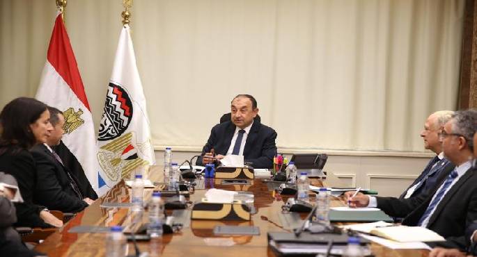 وزير قطاع الأعمال يستعرض مع وفد “بريتش بتروليوم” خطوات إعادة تشغيل مصنع الأنود بالعين السخنة