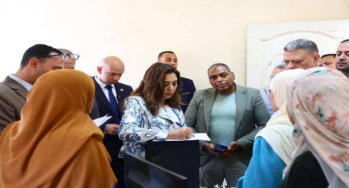 وزيرة التنمية المحلية تقوم بجولة مفاجئة على مركز ومدينة الصف بالجيزة