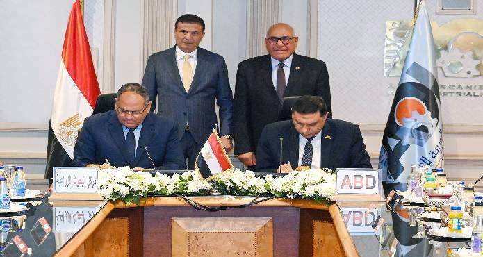 وزير الزراعة ورئيس “العربية للتصنيع” يشهدان توقيع اتفاق بشأن التصنيع الزراعى وحماية البيئة