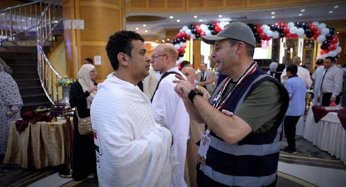 توافد حجاج بعثة حج القرعة من المدينة المنورة إلى مكة المكرمة فى أجواء إيمانية وتيسيرات كبيرة