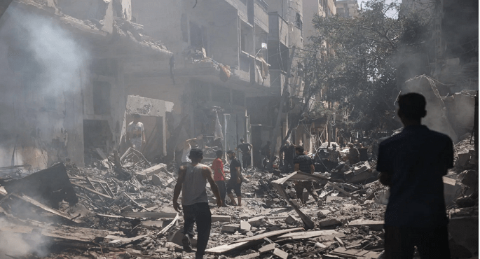 أربعة شهداء فى قصف الاحتلال منزلين بحى الرمال ومخيم النصيرات