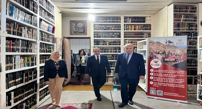 وزير الخارجية يزور المركز الثقافى المصرى بالرباط