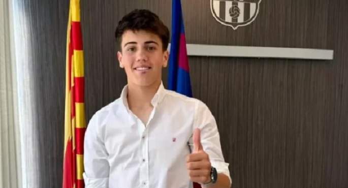 روبيرتو توماس يوقّع أول عقد احترافى مع برشلونة