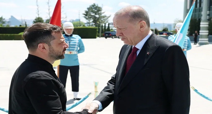 أردوغان يبلغ زيلينسكى أن تركيا ستستضيفه وبوتين عندما يكونان مستعدين